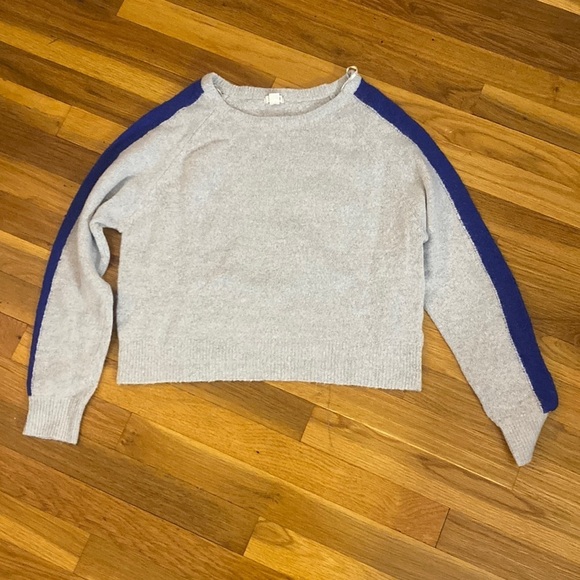 Garage Women’s Gray Sweater With Blue Stripe Size M - Picture 1 of 7